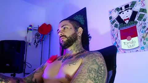 Snapshot of nicolas_torres99 chatting on May 7, 12:05 am nicolas online show from May 7, 12:05 am