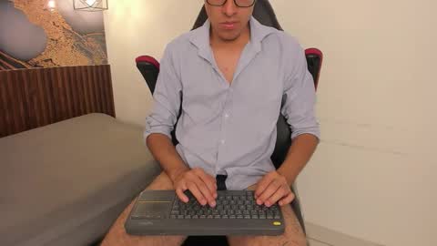 nicolasfine online show from December 1, 5:40 pm