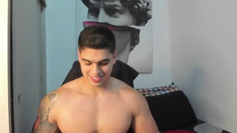 Snapshot of nicolasmuscle chatting on December 10, 11:08 pm Andres online show from December 10, 11:08 pm