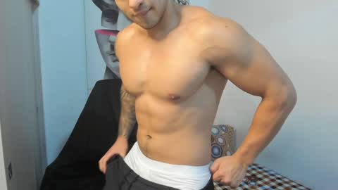 Snapshot of nicolasmuscle chatting on January 9, 12:25 am Andres online show from January 9, 12:25 am