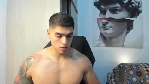 Snapshot of nicolasmuscle chatting on January 10, 11:18 pm Andres online show from January 10, 11:18 pm