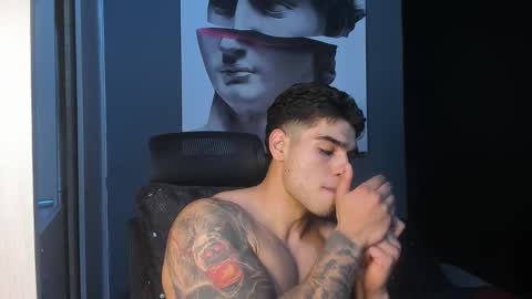 Snapshot of nicolasmuscle chatting on October 13, 11:38 pm Andres online show from October 13, 11:38 pm