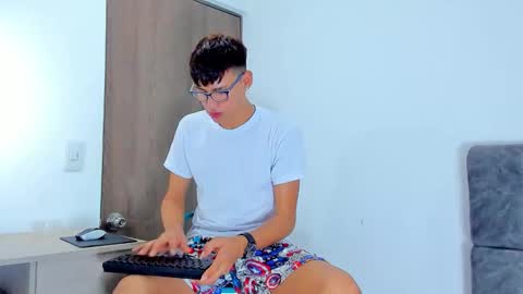 nicolastorres__ online show from November 8, 3:18 am