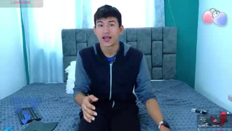 nicolastorres__ online show from February 3, 8:47 pm