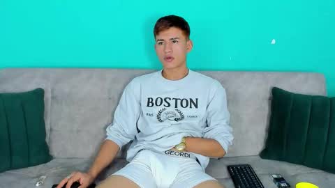 nicolastorres__ online show from March 5, 8:05 pm