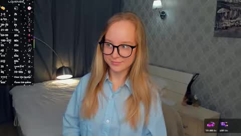Snapshot of nicolavanderbie chatting on October 15, 5:24 pm Nicoletta online show from October 15, 5:24 pm