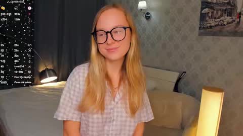 Snapshot of nicolavanderbie chatting on October 17, 5:26 pm Nicoletta online show from October 17, 5:26 pm