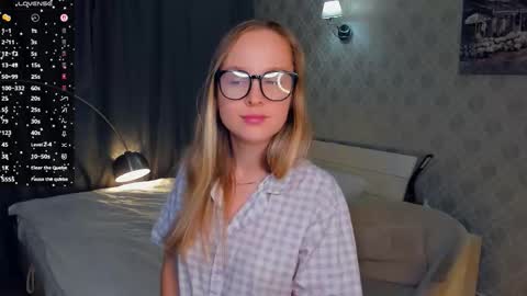 Snapshot of nicolavanderbie chatting on October 18, 5:35 pm Nicoletta online show from October 18, 5:35 pm