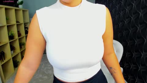 Snapshot of nicole___19 chatting on March 6, 12:54 am Nico online show from March 6, 12:54 am