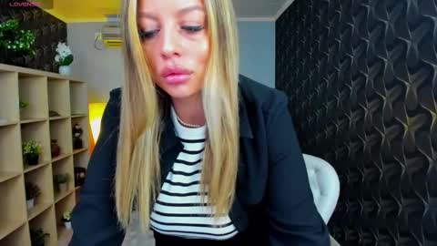 Snapshot of nicole___19 chatting on March 11, 7:25 pm Nico online show from March 11, 7:25 pm