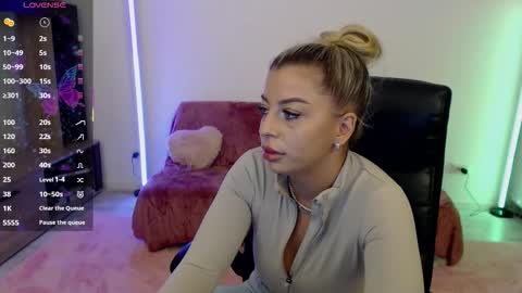 Snapshot of nicole___19 chatting on September 20, 4:41 pm Nico online show from September 20, 4:41 pm