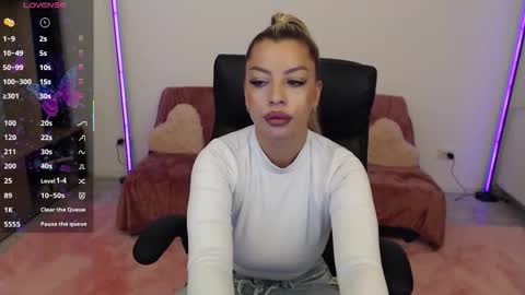 Snapshot of nicole___19 chatting on September 25, 5:05 pm Nico online show from September 25, 5:05 pm