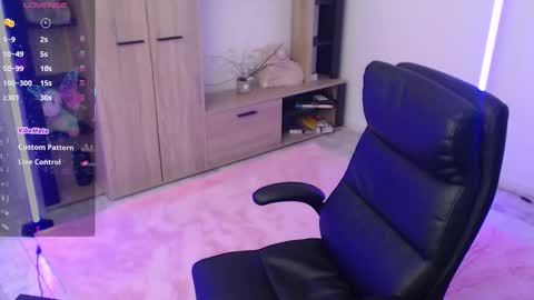 Snapshot of nicole___19 chatting on November 17, 8:47 pm Nico online show from November 17, 8:47 pm