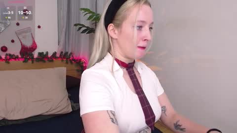 Snapshot of nicole__aniston__ chatting on January 4, 6:30 pm Nicole online show from January 4, 6:30 pm