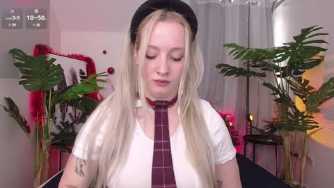 Snapshot of nicole__aniston__ chatting on January 5, 10:10 am Nicole online show from January 5, 10:10 am