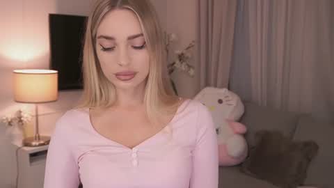 Nicole online show from July 7, 7:18 pm