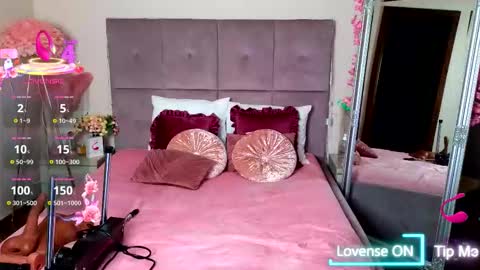 Snapshot of nicole_bond chatting on March 2, 4:14 am NicoleBond online show from March 2, 4:14 am