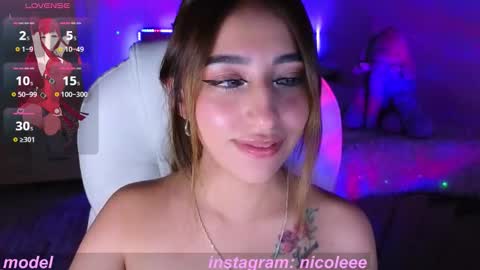 Snapshot of nicole_edwards chatting on October 3, 12:40 am Nicole online show from October 3, 12:40 am