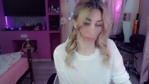Snapshot of nicole_g0ld_ chatting on May 31, 7:59 pm Nicole online show from May 31, 7:59 pm