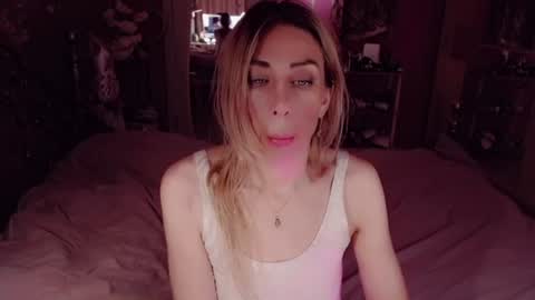Snapshot of nicole_g0ld_ chatting on July 5, 8:21 am Nicole online show from July 5, 8:21 am