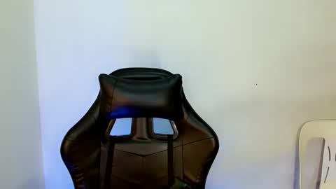 nicole_kiss01 online show from March 1, 11:39 am