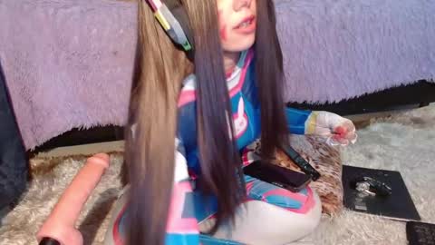  Anna Nicole  online show from February 18, 4:03 pm