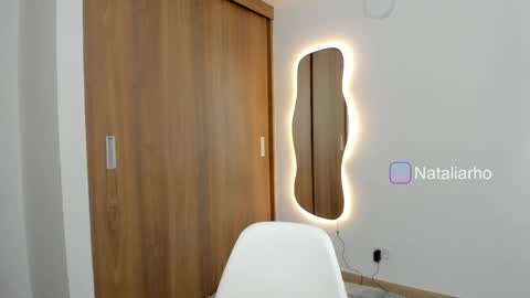 Snapshot of nicole_whitee chatting on December 11, 6:52 pm N A T A L I A online show from December 11, 6:52 pm