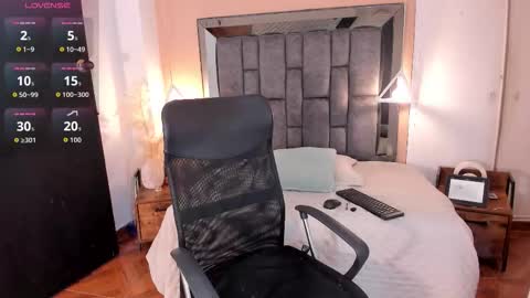 Snapshot of nicole_whitee chatting on September 22, 8:00 pm N A T A L I A online show from September 22, 8:00 pm