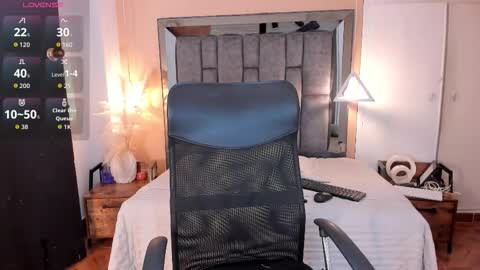 Snapshot of nicole_whitee chatting on September 24, 8:01 pm N A T A L I A online show from September 24, 8:01 pm