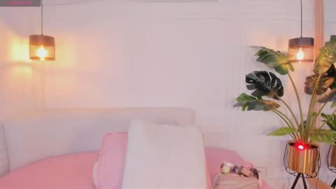 N A T A L I A online show from April 17, 8:01 pm