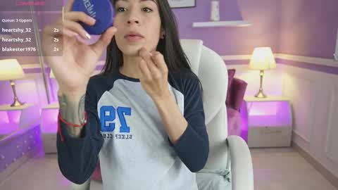 Snapshot of nicolecrawft chatting on October 6, 7:33 pm Nicole Crawft online show from October 6, 7:33 pm