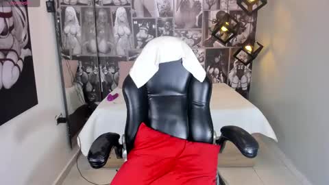 N i c o l e  online show from February 19, 5:49 pm