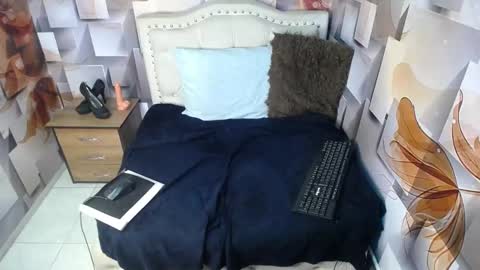 nicolee millerr online show from January 25, 4:13 pm