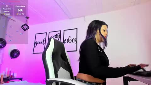 nicolee millerr online show from November 4, 12:59 pm