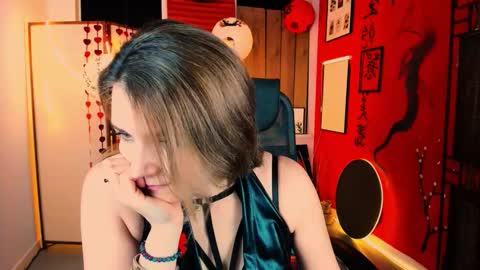 nicolehits online show from February 15, 9:19 am