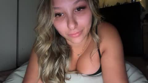 Snapshot of nicolelovesyou444 chatting on June 24, 5:01 pm nicolelovesyou444 online show from June 24, 5:01 pm