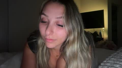 Snapshot of nicolelovesyou444 chatting on July 1, 5:31 am nicolelovesyou444 online show from July 1, 5:31 am