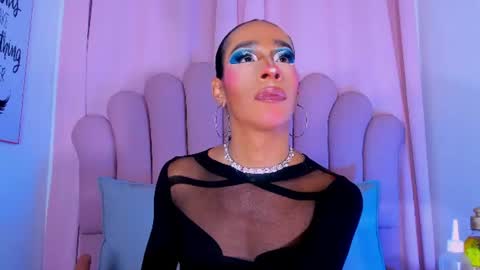 nicolemadrird online show from June 24, 7:46 pm