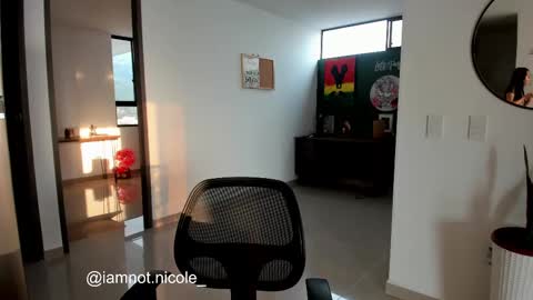 Snapshot of nicolemanson chatting on March 3, 10:31 pm Nicole Manson online show from March 3, 10:31 pm