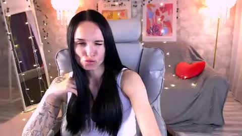 Snapshot of nicolemerz chatting on June 18, 3:38 pm Nicole online show from June 18, 3:38 pm