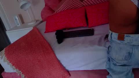 N I C O L E T  online show from November 18, 7:29 pm