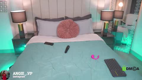 Snapshot of nicoleth18 chatting on March 12, 11:38 am nicoleth18 online show from March 12, 11:38 am