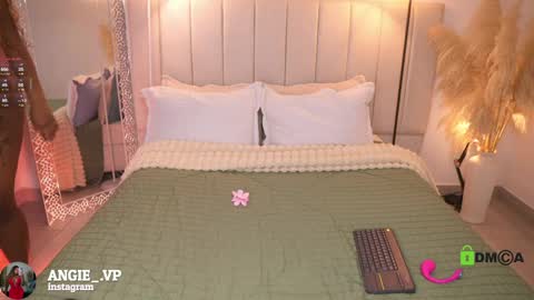 Snapshot of nicoleth18 chatting on April 10, 11:37 am nicoleth18 online show from April 10, 11:37 am