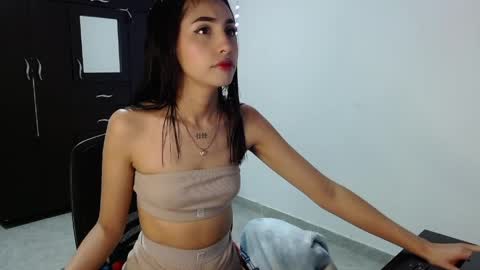 Nicole online show from April 15, 9:37 pm