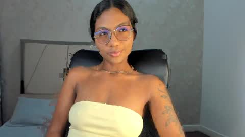 Snapshot of nicoll_ruiz_ chatting on April 7, 2:45 am Nicol online show from April 7, 2:45 am