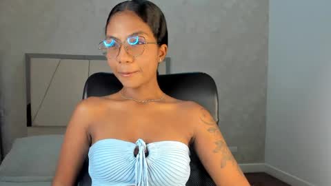Snapshot of nicoll_ruiz_ chatting on April 8, 2:44 am Nicol online show from April 8, 2:44 am