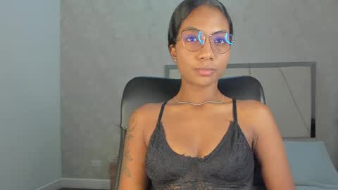 Snapshot of nicoll_ruiz_ chatting on April 10, 3:01 am Nicol online show from April 10, 3:01 am