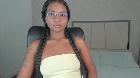 Snapshot of nicoll_ruiz_ chatting on April 11, 7:45 am Nicol online show from April 11, 7:45 am