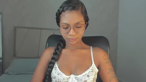 Snapshot of nicoll_ruiz_ chatting on April 16, 3:07 am Nicol online show from April 16, 3:07 am