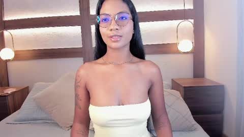 Snapshot of nicoll_ruiz_ chatting on April 21, 4:08 am Nicol online show from April 21, 4:08 am